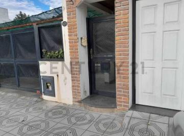 Casa · 120m² · 6 Ambientes · 2 Cocheras · Venta de Hermosa Casa Doble Cochera Desarrolada en Dos Plantas, Tres Dorm., Dos Baños, Cocina