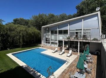 Casa · 385m² · 8 Ambientes · 4 Cocheras · Venta de Casa en Grand Bell 1, 5 Ambientes, Playroom, Piscina, Quincho