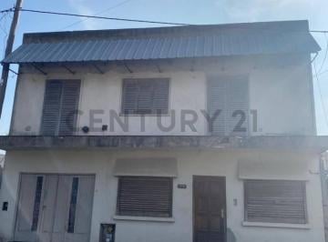 Casa · 140m² · 4 Ambientes · 1 Cochera · Casa en Venta Dos Plantas