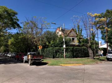 Casa · 326m² · 7 Ambientes · Casa en Venta en Pleno Centro de City Bell