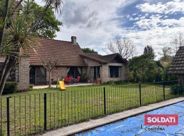 Casa · 230m² · 6 Ambientes · Casa a La Venta en Bella Vista