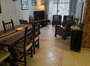 Foto · Apta Credito - Casa 3 Dorm en Venta a m del Shopping