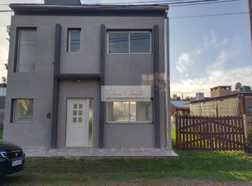 Casa · 100m² · 4 Ambientes · Venta Casa 4 Ambientes con Parque y Parrilla - ¡Oportunidad!
