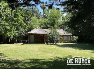 Quinta vacacional · 70m² · 2 Ambientes · Casaquinta en Barrio Semicerrado Los Ombues, Excelente Ubicación en El Barrio