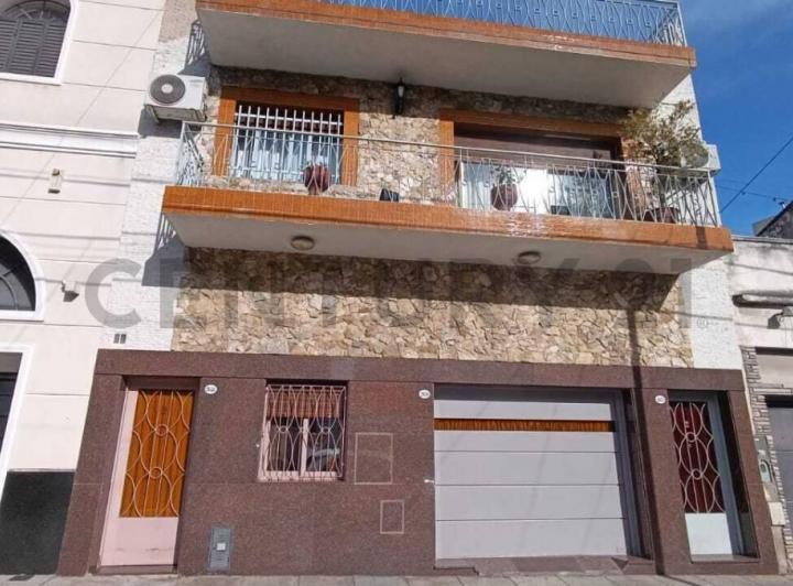 Casa · 315m² · 6 Ambientes · 2 Cocheras