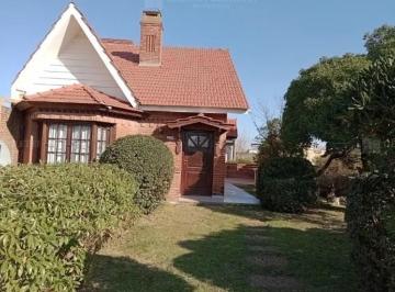Casa · 200m² · 7 Ambientes · 3 Cocheras · Casa Chalet en Venta Ubicado en Pinamar, Costa Atlántica, Buenos Aires