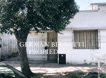Casa · 120m² · 4 Ambientes · Casa en Venta Ubicado en Lanús Este, Lanús, G. B. a. Zona Sur
