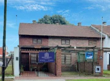 Casa · 55m² · 3 Ambientes · 1 Cochera · Casa Dúplex en Venta Ubicado en San Bernardo, Costa Atlántica, Buenos Aires