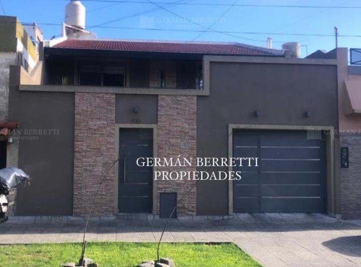 Casa · 130m² · 4 Ambientes · 2 Cocheras