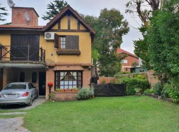 Casa · 100m² · 4 Ambientes · 1 Cochera · Casa Quinta en Venta Ubicado en Pinamar, Costa Atlántica, Buenos Aires