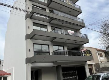 Departamento de 3 ambientes, Liniers · Liniers. Saladillo 1100. Semi Piso de Categoria 3 Amb. Frente con Cochera