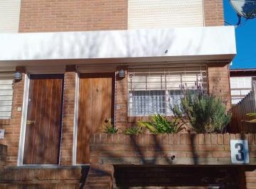 Departamento · 80m² · 2 Ambientes · 1 Cochera · Departamento Duplex en Alq. Temporario Ubicado en Pinamar, Costa Atlántica, Buenos Aires