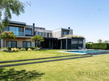 Casa · 525m² · 10 Ambientes · 1 Cochera · Venta Casa 5 Dorm. con Vista Al Golf y Lagunas en Pilará, La Berlina