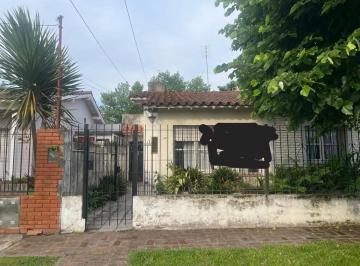 Casa de 5 ambientes, Almirante Brown · Casa con m² en Venta, 3 Dorm. en Longchamps