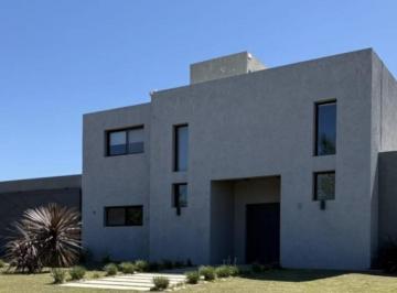 Casa · 250m² · 5 Ambientes · 1 Cochera · Venta Casa 5 Ambientes en Country Estación del Carmen