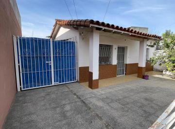RUR-RRU-231_2 · Alquiler de Casa 2 Ambientes Amplia en Lanus!