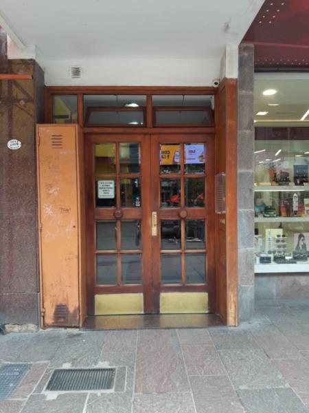 Departameto de 4 ambientes al frente con balcon corrido aprox.