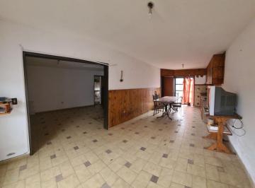 Casa de 8 ambientes, Córdoba · Impresionante Casa de 3 Dorm., Living y Gran Cocina Comedor Horno de Piedra en El Patio - Cba