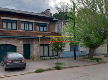 Casa · 270m² · 7 Ambientes · 1 Cochera · Casona Tradicional en Madariaga