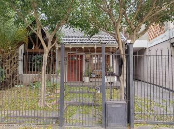 Casa · 200m² · 6 Ambientes · 1 Cochera · Venta Casas 4 Dorm. en 2 Plantas con Pileta y Quincho