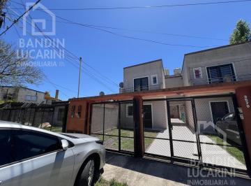 Casa de 3 ambientes, Berazategui · Duplex en Venta de 3 Amb Apto Credito con Jardin. Cochera Opcional.