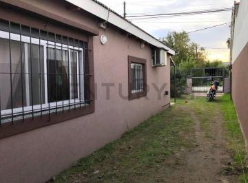 Casa · 110m² · 3 Ambientes · 3 Cocheras · Casa de 2 Dorm. en Barrio El Carmen - Berisso