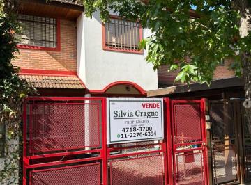 Casa de 4 ambientes, Vicente López · Dúplex 4 Amb. C/cochera, Patio y Playroom - Chacabuco 2075, Olivos.
