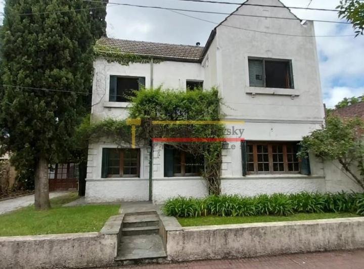 Casa · 190m² · 9 Ambientes