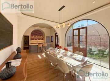 Casa · 204m² · 5 Ambientes · 1 Cochera · Venta - Pasaje Monroe 2960 - Casa 4 Dorm. Pileta - Lourdes - Rosario