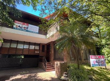 Casa · 328m² · 5 Ambientes · 4 Cocheras · Casa de Cinco Ambientes con Garage y Parque