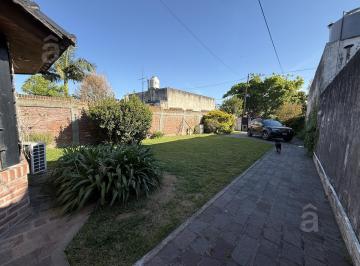 Casa · 125m² · 3 Ambientes · 4 Cocheras · Casa en Venta en José León Suárez - Lote 389 m²