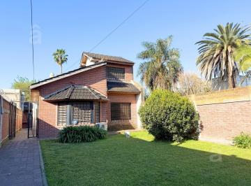 Casa · 125m² · 3 Ambientes · 4 Cocheras · Casa en Venta en José León Suárez - Lote 389 m²