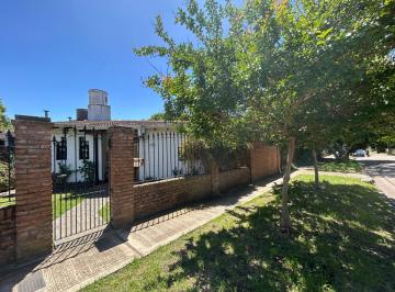 Casa · 60m² · 3 Ambientes · 2 Cocheras · Casa en Jose Marmol