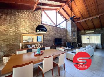 Casa · 499m² · 8 Ambientes · 3 Cocheras · Casa en Venta Barrio Fisherton 4 Dorm. Piscina Jardín Parilla Amplio Luminoso Oportunidad