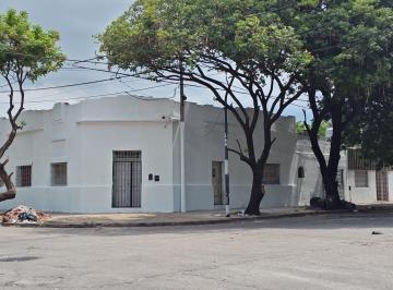 Casa · 165m² · 4 Ambientes · Vendo Casa Esquina 3 Dorm. y Gran Potencial Comercial
