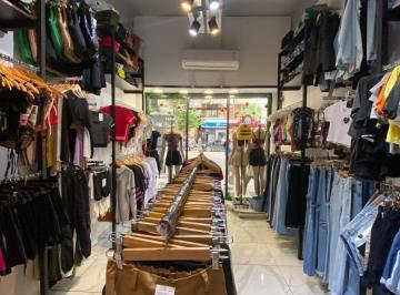 Local comercial · 35m² · 2 Ambientes · Local en Av Santa Fe 2300 y Azcuenaga