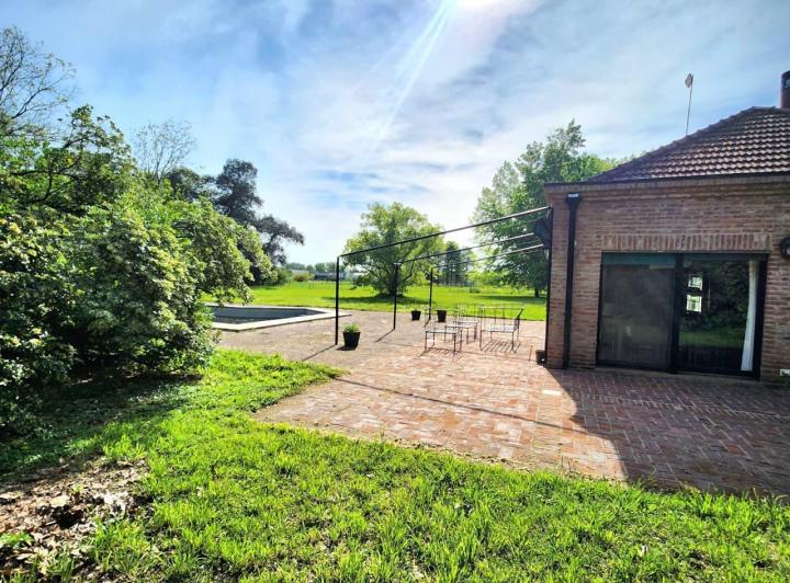 Campo · 180ha · 5 Ambientes · 4 Cocheras
