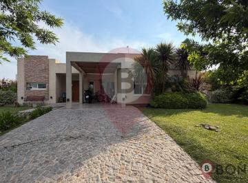 Casa · 220m² · 4 Ambientes · 2 Cocheras · Casa en Venta con Piscina en Santa Ines Canning