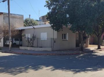 Casa · 158m² · 7 Ambientes · 1 Cochera · Venta Casa con Departamento en Barrio Villa Adela Córdoba Capital.