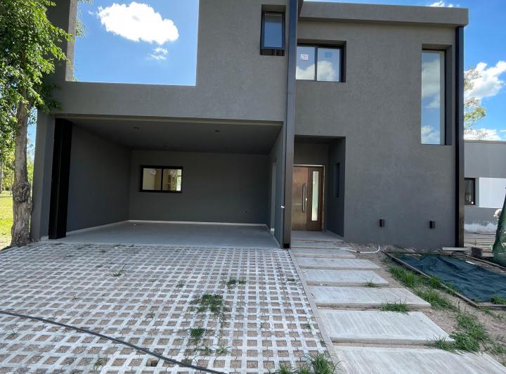 Casa · 165m² · 7 Ambientes · 2 Cocheras