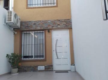 Casa · 60m² · 3 Ambientes · 1 Cochera · Venta Vivienda Unifamiliar de Dos Plantas en Zona Sur