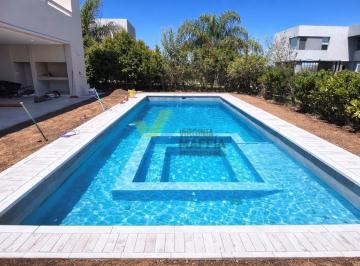 Casa · 248m² · 5 Ambientes · 2 Cocheras · Casa en Venta en Araucarias, Puertos, Escobar
