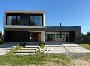 Casa · 437m² · 7 Ambientes · 2 Cocheras · Casa en Venta en Costa Esmeralda, Maritimo III