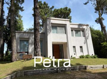 Casa · 245m² · 4 Ambientes · 3 Cocheras · Casa en Venta en Pinamar. Barrio Terrazas Al Golf