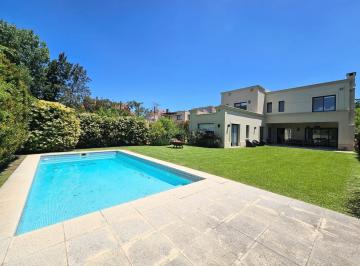 Casa · 295m² · 9 Ambientes · 1 Cochera · Casa - Santa Barbara