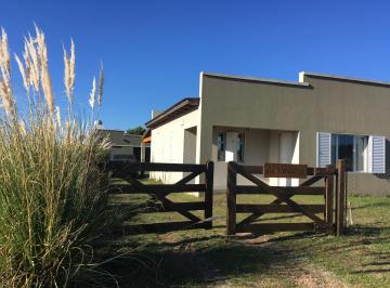Casa de 4 ambientes, Reta · Venta Hermosa Propiedad con 2 Casas a 150 m de La Playa en Reta