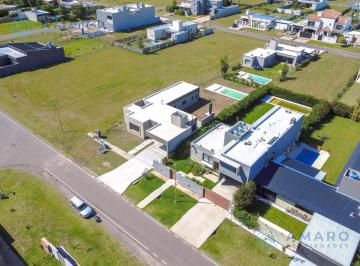 Casa · 161m² · 5 Ambientes · 2 Cocheras · Venta · Casa · 3 Dorm. · a Estrenar · Escritorio· Piscina · Don Mateo