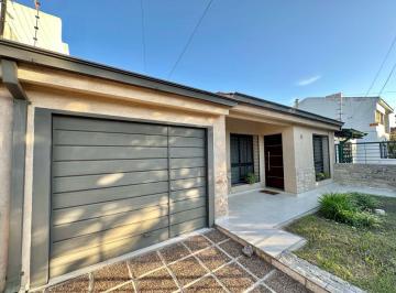 Casa · 160m² · 4 Ambientes · 1 Cochera · Vendo Casa 3 Dorm. Parque Atlántica Apta Para Credito