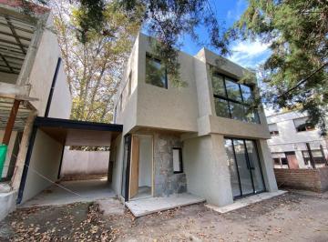 Casa · 110m² · 4 Ambientes · 2 Cocheras · Piotti 6432