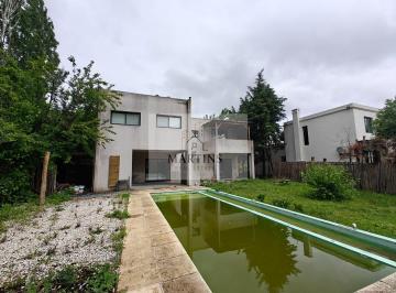 Casa · 300m² · 5 Ambientes · 4 Cocheras · Casa en Venta La Peregrina